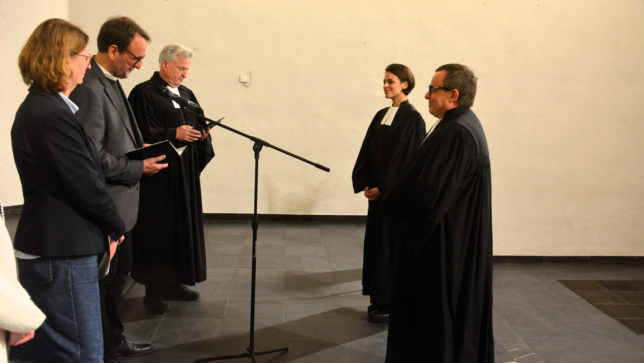 Mehr über den Artikel erfahren „Sie sind mitten im Getümmel“: Einführungsgottesdienst für die Berufskollegspfarrpersonen Nena Raab und Radomir Nosek
