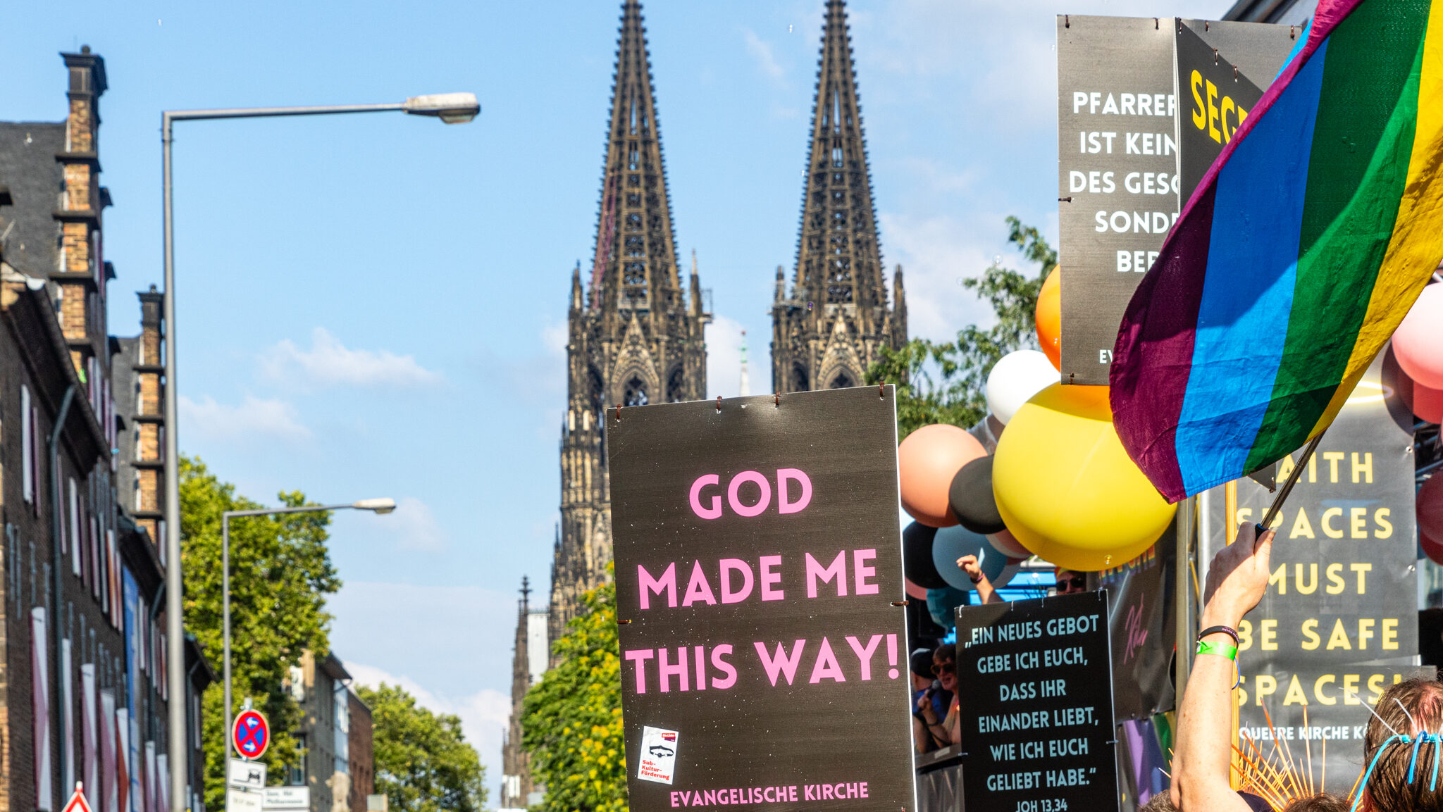 Mehr über den Artikel erfahren Gemeinsam stark für Vielfalt: Kirche und Diakonie beim CSD mit eigenem Wagen und Fußgruppe
